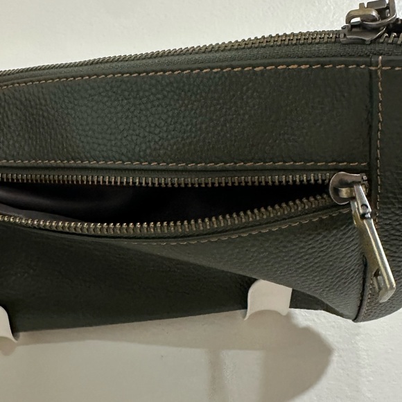 Loyofun Unisex Green Leather Belt Bag With Adjustable Waist Strap - Picture 7 of 12